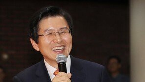 황교안, 한국당 전대 출마?…친박의원 “가능성 50% 이하로 보여”