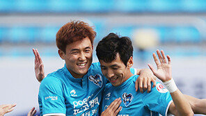 ‘전역 축하골’ 포항 김도형, K리그1 30R MVP 선정