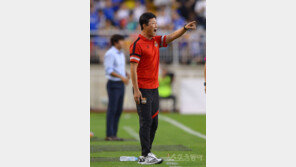 이을용 감독대행의 토로 “팀 분위기, 좋지는 않다”