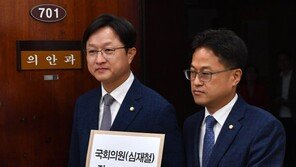 민주 ‘비공개 예산정보 열람·유출’ 심재철 징계안 제출