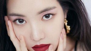 ‘화보 여신’ 손나은, 초근접에도 굴욕없는 미모