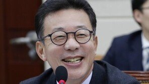 홍철호 “靑, 1년간 TV·차량·컴퓨터 등 24억5천만원 구매”