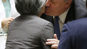 폼페이오 “여기까지 이끈 힘 잊지말라” 제재완화 일축