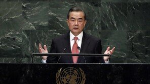 왕이 “北, 비핵화라는 올바른 길 계속해야”