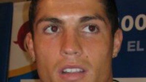 호날두, 강간 혐의 보도에 ‘분노’…“법적 대응할 것”