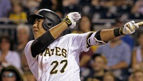 726일만에 출전…피츠버그 강정호, 복귀 첫 타석서 안타 신고