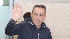 벤투 감독, 유럽 일정 마치고 귀국…내일 명단 발표