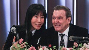 슈뢰더 前독일총리, 한국인 김소연씨와 내달 결혼식