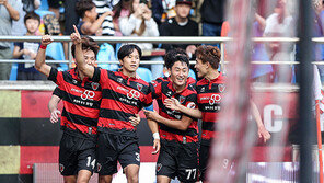 축구명가 포항, 3년 만에 상위 스플릿행…부활 예고