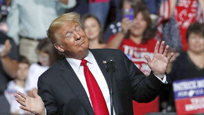 트럼프 “북핵 협상 밀당하다 김정은과 사랑에 빠졌다”