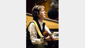 76세 거장의 ‘빌보드 1위’ 터치