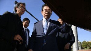 北리선권 “3선 축하, 옥탑방서 땀 좀 흘렸죠?”…웃음 화답 박원순