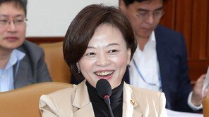 진선미 “저출산, 심각한 상황이라 저도 많이 걱정”