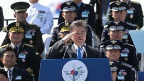 한국당 “국군의날 야간 행사? 다른 나라와 대비돼…대한민국 안보 위기”