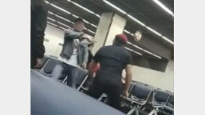 中관광객에 주먹 휘두른 태국 공항 경찰 해임…총리까지 나서서 사과