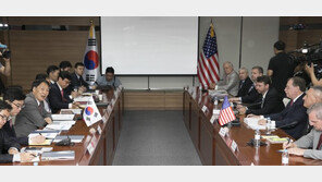 외교부 “한미 방위비 분담금 총액·유효기간 등 ‘패키지 방안’ 검토”