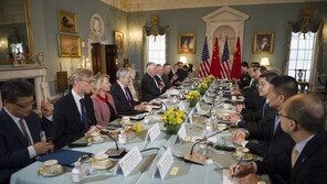 NYT “中, 이달 중순 예정 미중 2+2 외교안보대화 취소”