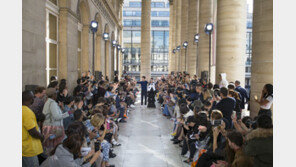 박윤희·이청청 디자이너 패션쇼 ‘K-패션 프로젝트 파리’ 성료