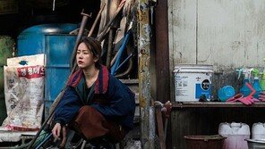 ‘미쓰백’ 한지민 흡연자? 팬들 걱정 쏟아져…“피우지 마세요”