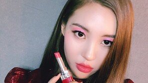 선미, 시선 사로잡는 강렬한 메이크업 ‘완벽 소화’