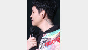 [화보]박원 빛나는 타투.. 노래 하는 패셔니스타