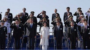 [전문]文대통령 “軍, 한반도평화 맨 앞자리에 서야 할 때”