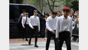 워너원 매니저, 팬 과잉대응 시비…“경호가 아닌 폭행”