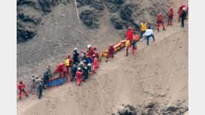 페루서 관광버스 절벽 아래로 추락…8명 사망·50명 부상