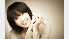 故 최진실 10주기, 이영자·홍진경 추도식 참석…“남녀노소 모두가 사랑한 배우”