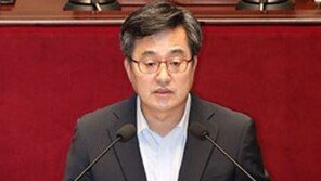 김동연 “심재철, 불법적으로 정보 얻어…위법성 따져봐야 할 사항”