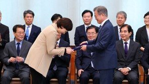 유은혜 교육부장관 임명…교육계 찬반 엇갈려