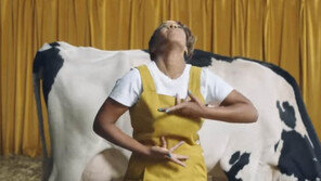 [영상]영국에서 논란된 모유 유축기 광고, ‘수유 여성이 젖소?’ 비난