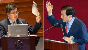 김동연 “불법 입수” 심재철 “뻥 뚫려” 고성 충돌