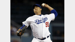 류현진, 커쇼 제치고 디비전시리즈 1차전 깜짝 선발 출격