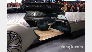 [파리모터쇼 2018]르노 ‘이지-얼티모’ 데뷔… 자율주행 기술 연달아 과시