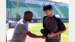 [베이스볼 브레이크] ‘동업자 정신·고의성’ KT-LG의 신경전이 불편한 이유