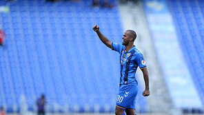 FA컵 2연패 도전 울산, 주니오 원맨쇼로 4강행