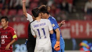 권순태, 임상협에게 발길질에 박치기까지…주심은 경고만