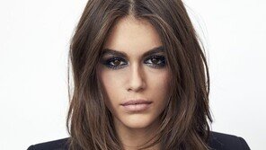 입생로랑 뷰티, 새 엠버서더로 카이아 거버 발탁