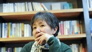 “따뜻하게 사랑하며 살자” 허수경 시인, 독일서 암투병 끝 별세…향년 54세