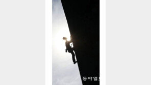 현직 부장검사 암벽등반 중 추락사 …‘생명줄’ 로프가 풀렸다고?