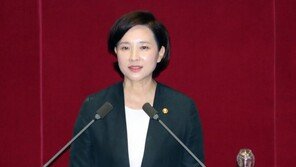 유은혜 “위장전입 국민 지적 아프게 받아들이고 거듭 죄송”