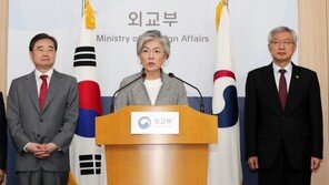 강경화 “폼페이오 방북 좋은 징조…다른 방식 접근 필요”