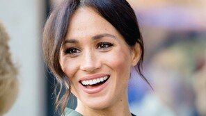 ‘英 왕자비’ 메건 마클, 우아한 데일리룩…해리 왕자와 패션 케미