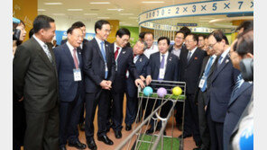 ‘10·4 방북단’ 안내 北 관계자 “평양 전력사정 좋아졌다”