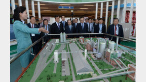 10·4선언 방북단 과학기술전당 참관…4D영화관 체험