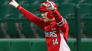 13년차 유재신, 데뷔 첫 홈런이 그랜드슬램