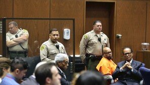 “ 뺑소니 살인” 힙합거물 서지 나이트, 美 법정서 28년형 선고