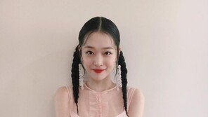 설리, 살 확 빠져도 미모 여전…‘인간 복숭아’