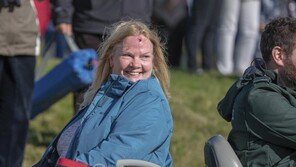 유러피언투어에서도 사고 발생, 여성팬 골프공 맞고 부상